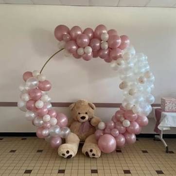 Cercle de ballons rose et blanc