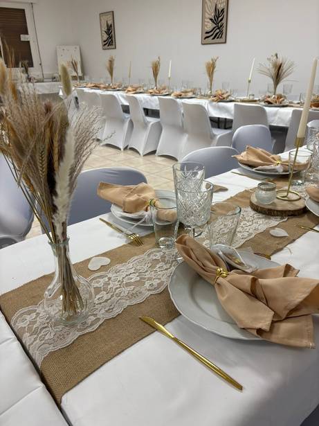 Table champêtre jute et dentelle